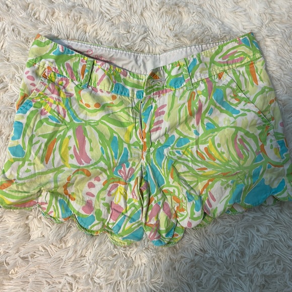 Lilly Pulitzer buttercup shorts! - Picture 1 of 4